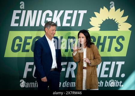 Annalena Baerbock, Robert Habeck, Europawahlkampfauftakt DEU, Deutschland, Allemagne, Berlin, 13.05.2024 Robert Habeck , Bundesminister fuer Wirtschaft und Klimaschutz, Vizekanzler, Buendnis 90 Die Gruenen , und Annalena Baerbock , Bundesaussenministerin, Bundesministerin des Auswaertigen AMTES, Buendnis 90 Die Gruenen v.l.n.r. beim Wahlkampfauftakt der Gruenen zur zur wawahl 2024 in Berlin Europtschland: Robert Habeck , ministre fédéral de l'économie et de la protection du climat, vice-chancelier, Alliance 90 les Verts, et Annalena Baerbock , ministre fédéral des Affaires étrangères, ministre fédéral des Affaires étrangères Banque D'Images