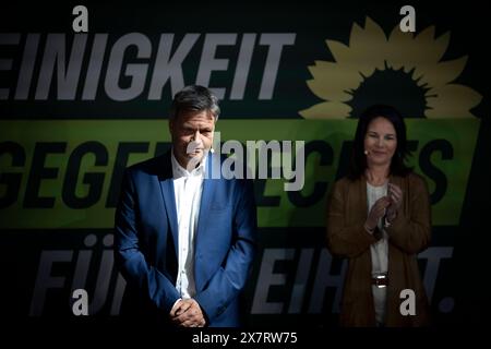 Annalena Baerbock, Robert Habeck, Europawahlkampfauftakt DEU, Deutschland, Allemagne, Berlin, 13.05.2024 Robert Habeck , Bundesminister fuer Wirtschaft und Klimaschutz, Vizekanzler, Buendnis 90 Die Gruenen , und Annalena Baerbock , Bundesaussenministerin, Bundesministerin des Auswaertigen AMTES, Buendnis 90 Die Gruenen v.l.n.r. beim Wahlkampfauftakt der Gruenen zur zur wawahl 2024 in Berlin Europtschland: Robert Habeck , ministre fédéral de l'économie et de la protection du climat, vice-chancelier, Alliance 90 les Verts, et Annalena Baerbock , ministre fédéral des Affaires étrangères, ministre fédéral des Affaires étrangères Banque D'Images