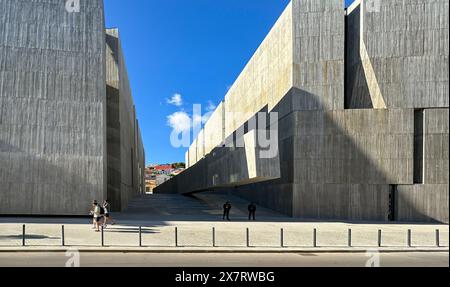 Lisbonne, EDP Sede II, le nouveau bâtiment de la compagnie d'électricité portugaise par l'architecte argentin Alejandro Aravena. Banque D'Images