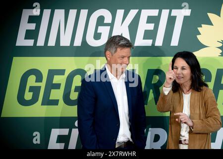 Annalena Baerbock, Robert Habeck, Europawahlkampfauftakt DEU, Deutschland, Allemagne, Berlin, 13.05.2024 Robert Habeck , Bundesminister fuer Wirtschaft und Klimaschutz, Vizekanzler, Buendnis 90 Die Gruenen , und Annalena Baerbock , Bundesaussenministerin, Bundesministerin des Auswaertigen AMTES, Buendnis 90 Die Gruenen v.l.n.r. beim Wahlkampfauftakt der Gruenen zur zur wawahl 2024 in Berlin Europtschland: Robert Habeck , ministre fédéral de l'économie et de la protection du climat, vice-chancelier, Alliance 90 les Verts, et Annalena Baerbock , ministre fédéral des Affaires étrangères, ministre fédéral des Affaires étrangères Banque D'Images