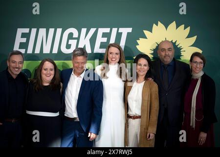 Baerbock, Reintke, Habeck, Europawahlkampfauftakt DEU, Deutschland, Allemagne, Berlin, 13.05.2024 Sergey Lagodinsky , Kandidat der deutschen Grünen BEI der Europawahl, Ricarda Lang , Co-Vorsitzende der Grünen in Deutschland, Robert Habeck , Bundesminister fuer Wirtschaft und Klimaschutz, Vizekanzler, Buendnis 90 Die Gruenen , Terry Reintke , Spitzenkandidatin der Gruenen fuer die Europawahl , 2024 Bundesalena , Bundeserboisseboisseau , Bundesenenenenenenenenenenenenna , Allemagne, Allemagne Bundesministerin des Auswaertigen AMTES, Buendnis 90 Die Gruenen und Omid Nouripour , Co-Vorsitzender der Grünen in Deutschland v.l.n.r. beim Wahlkampfauftakt Banque D'Images