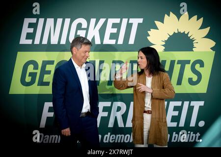 Annalena Baerbock, Robert Habeck, Europawahlkampfauftakt DEU, Deutschland, Allemagne, Berlin, 13.05.2024 Robert Habeck , Bundesminister fuer Wirtschaft und Klimaschutz, Vizekanzler, Buendnis 90 Die Gruenen , und Annalena Baerbock , Bundesaussenministerin, Bundesministerin des Auswaertigen AMTES, Buendnis 90 Die Gruenen v.l.n.r. beim Wahlkampfauftakt der Gruenen zur zur wawahl 2024 in Berlin Europtschland: Robert Habeck , ministre fédéral de l'économie et de la protection du climat, vice-chancelier, Alliance 90 les Verts, et Annalena Baerbock , ministre fédéral des Affaires étrangères, ministre fédéral des Affaires étrangères Banque D'Images