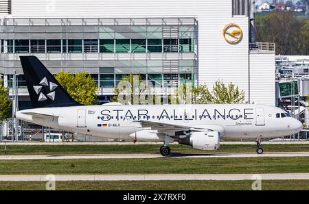 Munich, Allemagne, 6 avril 2024 : un Airbus A319-114 de Lufthansa jusqu'à la piste de l'aéroport de Munich. L'Airbus A319 porte la livrée Star Alliance. Re Banque D'Images