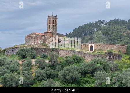 Château d'Almonaster, sur les vestiges d'une basilique wisigothique du vie siècle, Banque D'Images