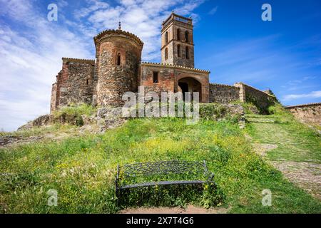 Château d'Almonaster, sur les vestiges d'une basilique wisigothique du vie siècle, Banque D'Images