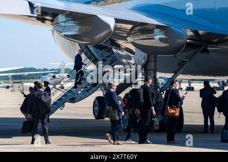 Le président Joe Biden embarque pour Air Force One en route vers Boston, Massachusetts à la base interaméricaine Andrews, Maryland, le mardi 21 mai 2024. Photo de Bonnie Cash/UPICredit : Bonnie Cash/Pool via CNP/MediaPunch Banque D'Images