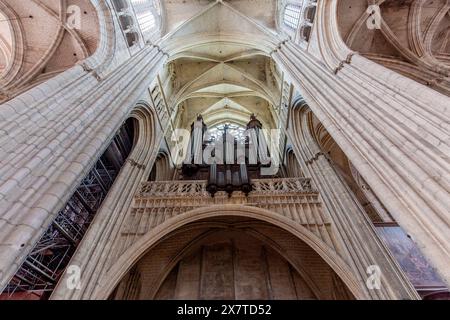 MEAUX, FRANCE, 18 AVRIL 2023 : intérieur et détails architecturaux de la cathédrale Saint-Etienne de Meaux, France Banque D'Images