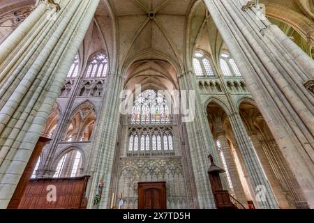 MEAUX, FRANCE, 18 AVRIL 2023 : intérieur et détails architecturaux de la cathédrale Saint-Etienne de Meaux, France Banque D'Images