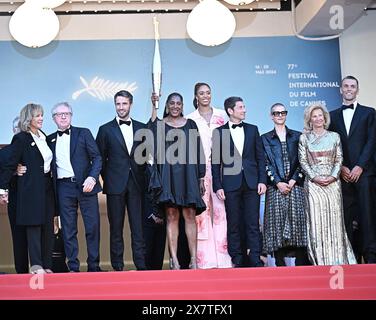 Cannes, France. 22 mai 2023. Thierry Rey, Tony Estanguet, Marie-Jose Perec, Iliana Rupert, Maire de Cannes David Lisnard, Marie Patouillet, Présidente du Festival Iris Knobloch, Alexis Hanquinquant assiste au tapis rouge Marcello Mio lors de la 77e édition annuelle du Festival de Cannes au Palais des Festivals le 21 mai 2024 à Cannes. Photo de David Niviere/ABACAPRESS. COM Credit : Abaca Press/Alamy Live News Banque D'Images