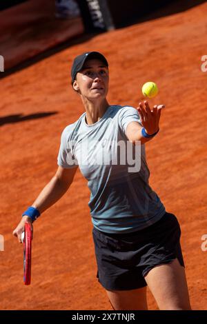 Rome, Italie. 12 mai 2024. Anhelina Kalinina, de l'Ukraine, en action contre Maria Sakkari, de Grèce, au troisième tour du septième jour de l'Internazionali BNL D'Italia 2024 au Foro Italico à Rome, Italie. Maria Sakkari a gagné contre Anhelina Kalinina 7-6, 6-0 (crédit image : © Stefano Costantino/SOPA images via ZUMA Press Wire) USAGE ÉDITORIAL SEULEMENT! Non destiné à UN USAGE commercial ! Banque D'Images