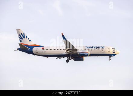 Flugzeug am Flughafen Francfort, Fraport. REGISTRIERUNG : TC-SMI, SUNEXPRESS, BOEING 737 MAX 8. // 01.05 2024 : Francfort-sur-le-main, Hessen, Deutschland *** avion à l'aéroport de Francfort, immatriculation Fraport TC SMI, SUNEXPRESS, BOEING 737 MAX 8 01 05 2024 Francfort-sur-le-main, Hesse, Allemagne Banque D'Images