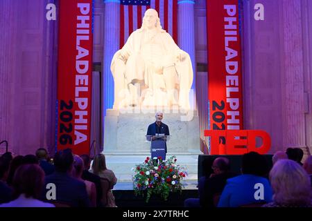 Philadelphie, États-Unis. 21 mai 2024. Jay Herratti, PDG et directeur exécutif de TED Conferences, prononce un discours sur la programmation du 250e anniversaire de la Nation au Franklin Institute de Philadelphie, PA, États-Unis, le 21 mai 2024. Les représentants du gouvernement et de l'industrie du tourisme annoncent une programmation pluriannuelle, y compris de nombreux événements de grande envergure tels que la Coupe du monde de la FIFA 2026, le tournoi NCAA, les conférences TED et le MLB All-Star Game. (Photo de Bastiaan Slabbers/NurPhoto) crédit : NurPhoto SRL/Alamy Live News Banque D'Images