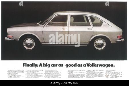 1971 Volkswagen VW 411 berline 4 portes annonce - 'enfin. Une grosse voiture aussi bonne que Volswagen. » Banque D'Images