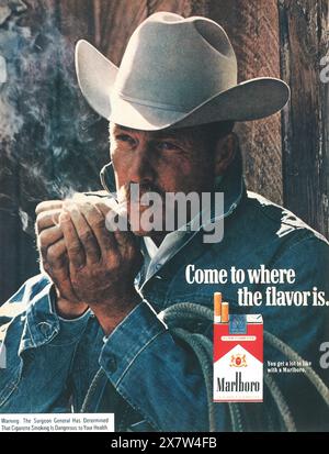 1974 MARLBORO MAN cigarettes annonce avec Darrell Winfield Banque D'Images