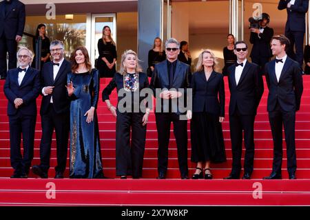 Fabrice Luchini, Christophe honore, Chiara Mastroianni, Catherine Deneuve, Benjamin Biolay, Nicole Garcia, Melvil Poupaud und Hugh Skinner BEI der Premiere des Kinofilms Marcello Mio auf dem Festival de Cannes 2024 / 77. Internationale Filmfestspiele von Cannes im Palais des Festivals. Cannes, 21.05.2024 *** Fabrice Luchini, Christophe honore, Chiara Mastroianni, Catherine Deneuve, Benjamin Biolay, Nicole Garcia, Melvil Poupaud et Hugh Skinner lors de la première du long métrage Marcello Mio au Festival de Cannes 2024 77 Festival International du film de Cannes au Palais des Festivals canne Banque D'Images