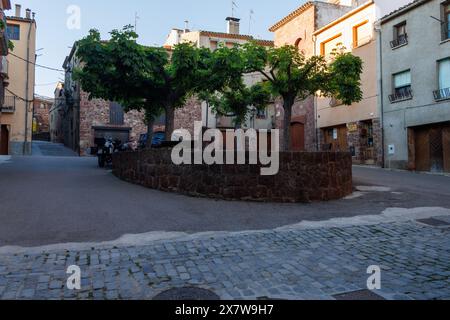 05-10-2024, Prades, Espagne : Plaza de la Pau dans la ville touristique de Prades Banque D'Images