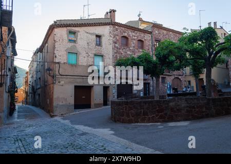 05-10-2024, Prades, Espagne : Plaza de la Pau dans la ville touristique de Prades Banque D'Images