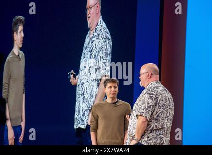 Seattle, États-Unis. 21 mai 2024. Sam Altman (à gauche), PDG de la société ChatGPT OpenAI, parle sur scène lors de la conférence des développeurs Build avec Kevin Scott, directeur technique chez Microsoft. Crédit : Andrej Sokolow/dpa/Alamy Live News Banque D'Images