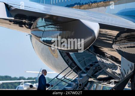 Comté de Prince Georges, États-Unis . 21 mai 2024. Le président Joe Biden embarque pour Air Force One en route vers Boston, Massachusetts à la base interaméricaine Andrews, Maryland, le mardi 21 mai 2024. Photo de Bonnie Cash/Pool/Sipa USA crédit : Sipa USA/Alamy Live News Banque D'Images