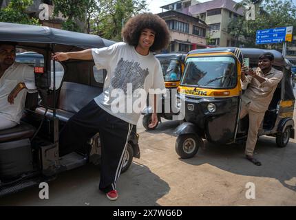 Mumbai, Inde. 21 mai 2024. MUMBAI, INDE - 16 MAI : (NOTE DE LA RÉDACTION : ceci est une image exclusive de Hindustan Times/Sipa USA) L'influenceur TikTok Noel Robinson pose lors d'une interview exclusive avec HT City, le 16 mai 2024 à Mumbai, Inde. Tiktoker, basé en Allemagne, Noel Robinson, mieux connu sous son nom de poignée Noel Goes Crazy, est en tournée en Inde, faisant des bobines de ses rencontres de danse dans les rues de Mumbai. (Photo de Satish Bate/Hindustan Times/Sipa USA ) crédit : Sipa USA/Alamy Live News Banque D'Images