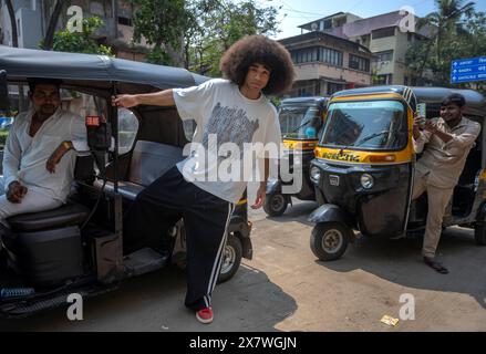 Mumbai, Inde. 21 mai 2024. MUMBAI, INDE - 16 MAI : (NOTE DE LA RÉDACTION : ceci est une image exclusive de Hindustan Times/Sipa USA) L'influenceur TikTok Noel Robinson pose lors d'une interview exclusive avec HT City, le 16 mai 2024 à Mumbai, Inde. Tiktoker, basé en Allemagne, Noel Robinson, mieux connu sous son nom de poignée Noel Goes Crazy, est en tournée en Inde, faisant des bobines de ses rencontres de danse dans les rues de Mumbai. (Photo de Satish Bate/Hindustan Times/Sipa USA ) crédit : Sipa USA/Alamy Live News Banque D'Images