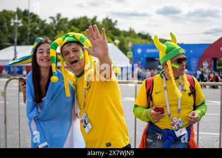 Brésiliens et argentins à la FIFA Fan Fest Moscou 2018 Coupe du monde Russie Banque D'Images