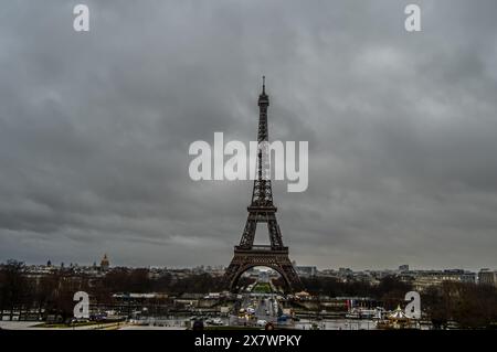 Vieille et célèbre Tour Eiffel à Paris France Europe Banque D'Images