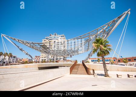 Durres Albanie - 6 juillet. 2023 : le dôme convexe une œuvre d'art moderne Banque D'Images