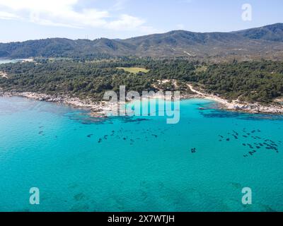 Vue imprenable sur la côte de Sithonia près de Orange Beach, Chalcidique, Macédoine centrale, Grèce Banque D'Images