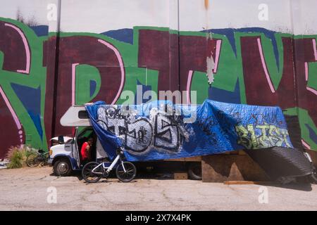 Graffiti, zone industrielle du centre-ville de Los Angeles, Californie, États-Unis d'Amérique Banque D'Images