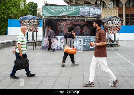 Téhéran pleure la mort de Seyyed Ebrahim Raisi après la mort du président et de son équipe d accompagnement, demain mercredi 22 mai Téhéran est prêt à organiser les grands funérailles du corps du président. Téhéran Iran Copyright : xMohsen Rezaeix  MG 3634 Banque D'Images