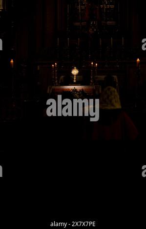 Adoration du Saint Sacrement à Igreja de São Nicolau [église Saint-Nicolas] à Lisbonne, Portugal. Banque D'Images