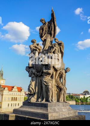 Prague, République tchèque. 10 mai 2024. La statue baroque de Saint François Xavier du pont Charles par F. M. Brokof 1711. (Photo par Igor Golovniov/SOPA images/SIPA USA) crédit : SIPA USA/Alamy Live News Banque D'Images