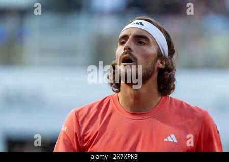 Stefanos Tsitsipas, de Grèce, joue contre Nicolas Jarry, du Chili, lors du quart de finale masculin en simple, le onzième jour de l'Internazionali BNL D'Italia 2024 au Foro Italico à Rome, en Italie. Nicolas Jarry a gagné contre Stefanos Tsitsipas 3-6, 7-5, 6-4 Banque D'Images