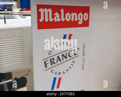 Bordeaux , France - 05 12 2024 : logo Malongo marque et signe textuel publicité de boutique de machines à café made in france Banque D'Images
