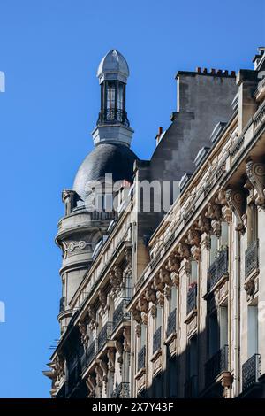 Quartier de Passy à Paris, et une tourelle de l'ancienne maison du 19ème siècle, surplombant la Seine Banque D'Images