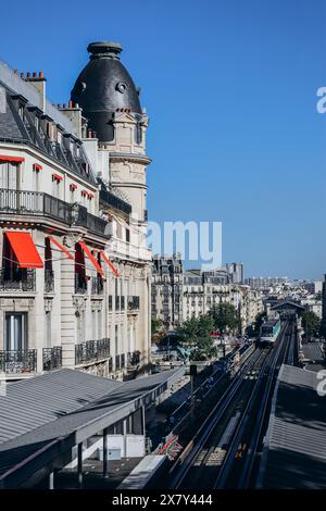 Quartier de Passy à Paris, et une tourelle de l'ancienne maison du 19ème siècle, surplombant la Seine Banque D'Images