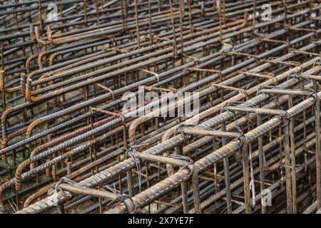 barres d'armature en acier pour béton armé sur chantier de construction Banque D'Images