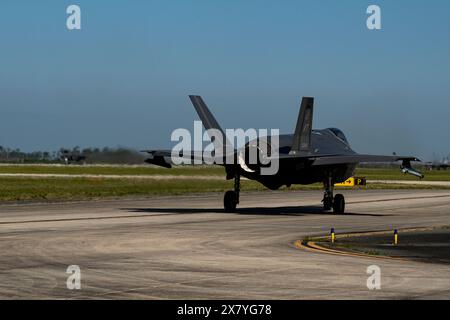 Un F-35C Lightning II taxies de l'US Air Force est mis en place lors de l'exercice Checkered Flag, base aérienne de Tyndall, Floride, le 14 mai 2024. Drapeau à damier, h Banque D'Images