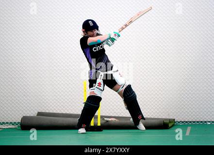 Les battes de Tammy Beaumont de l'Angleterre lors d'une séance de filets à l'Incora County Ground, Derby, avant le quatrième match international féminin T20 jeudi. Date de la photo : mercredi 22 mai 2024. Banque D'Images