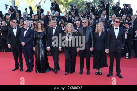 Cannes, France. 21 mai 2024. CANNES, FRANCE. 21 mai 2024 : Fabrice Luchini, Christophe honore, Chiara Mastroianni, Melvil Poupaud, Catherine Deneuve, Benjamin Biolay, Nicole Garcia & Hugh Skinner à la première de Marcello Mio au 77ème Festival de Cannes. Crédit photo : Paul Smith/Alamy Live News Banque D'Images