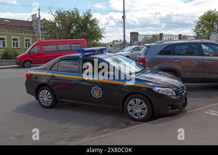 Kiev, Ukraine - 04 juillet 2018 : voiture de la garde nationale (СБДР МЧС) garée devant la gare de Kiev-Pasazhyrskyi. Banque D'Images