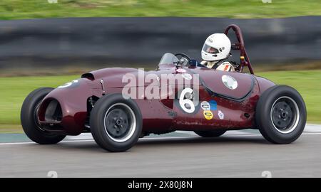 John URE dans la Cooper-Bristol Mk2 T24/25 1953 lors de la Parnell Cup. 2024 Goodwood 81e réunion des membres, Sussex, Royaume-Uni Banque D'Images