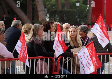 Monaco, Monaco - 11.19 2022 : habitants de Monaco à la Fête nationale avec les drapeaux de la Principauté Banque D'Images