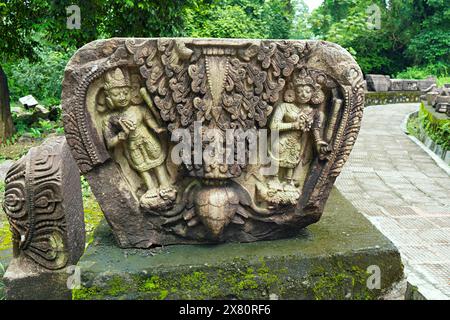 Deopahar , les collines des Dieux , site archéologique, 10ème-11ème siècle, sculpture en pierre, Numaligarh, district de Golaghat, Assam, Inde, Banque D'Images