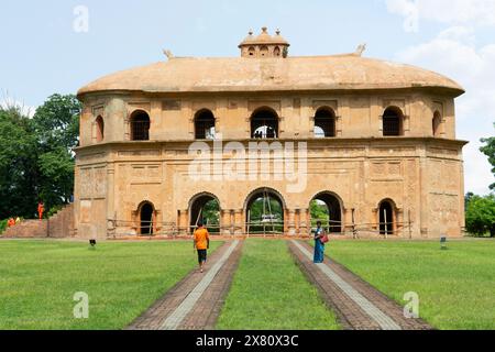 Rong ghar, Rudra Singha, dynastie Ahom, Royaume Ahom, architecture Ahom, site archéologique, district de Shivsagar, patrimoine de l'Assam, Assam, Ind. Nord-est Banque D'Images