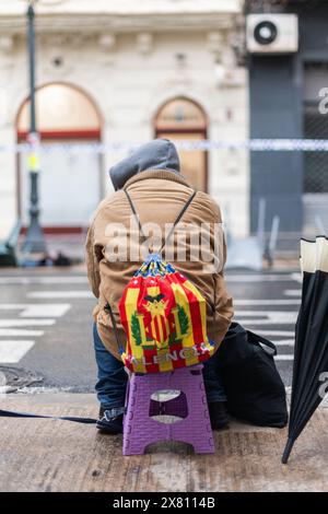 Les gens avec capirote pendant la procession du vendredi de Pâques dans Banque D'Images