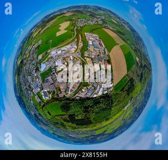 DATE D'ENREGISTREMENT NON INDIQUÉE Luftbild, Gewerbegebiet Im Brauke, Erdkugel, Fisheye Aufnahme, Fischaugen Aufnahme, 360 Grad Aufnahme, minuscule monde, petite planète, fisheye Bild, , Schmallenberg, Sauerland, Nordrhein-Westfalen, Deutschland ACHTUNGxMINDESTHONORARx60xEURO *** vue aérienne, zone industrielle IM Brauke, globe terrestre, image fisheye, image 360 degrés, monde minuscule, petite planète, image fisheye, , Schmallenberg, Sauerland, Rhénanie du Nord-Westphalie, Allemagne ACHTUNGxMINDESTHONORARx60xEURO Banque D'Images