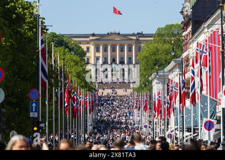 Oslo, Norvège. 17 mai 2024. Personnes vues lors de la célébration annuelle de la Journée de la Constitution norvégienne, également appelée Sytttende mai, dans le centre d'Oslo. (Crédit photo : Gonzales photo - Stian S. Moller). Banque D'Images