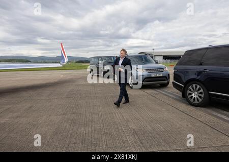 Le secrétaire à la Défense Grant Shapps visite BAE Systems à Glasgow, rencontre le personnel et les apprentis, observant les progrès significatifs de la production de navires de guerre. Banque D'Images